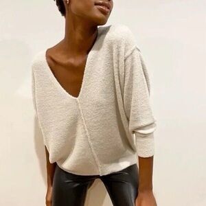 Aritzia Wilfred Free Hush Knit Cream V-Neck Sweater Size L